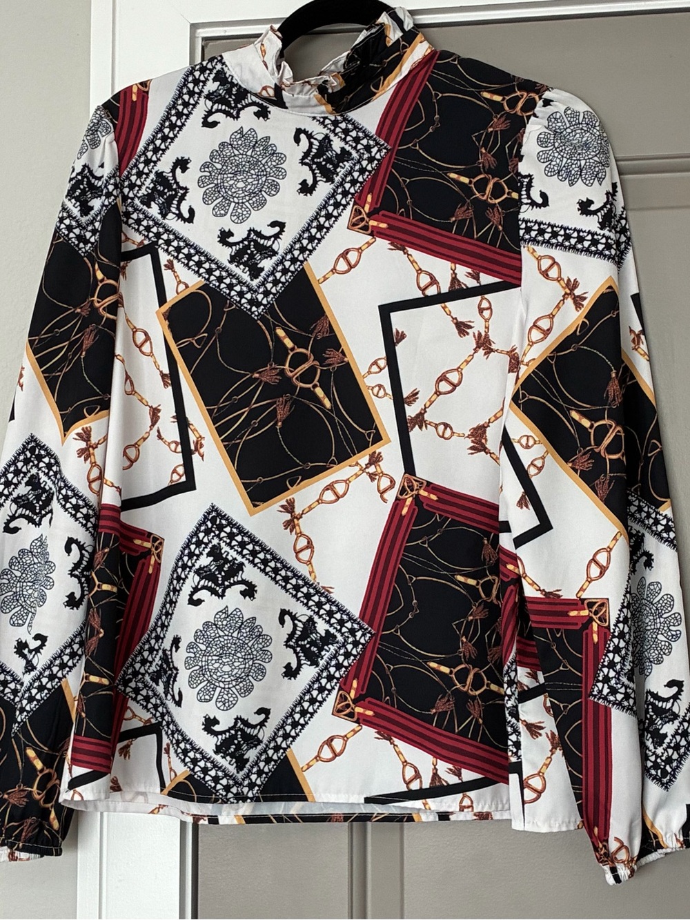 Geometric-Chain — White, Black & Burgundy Pullover Top
